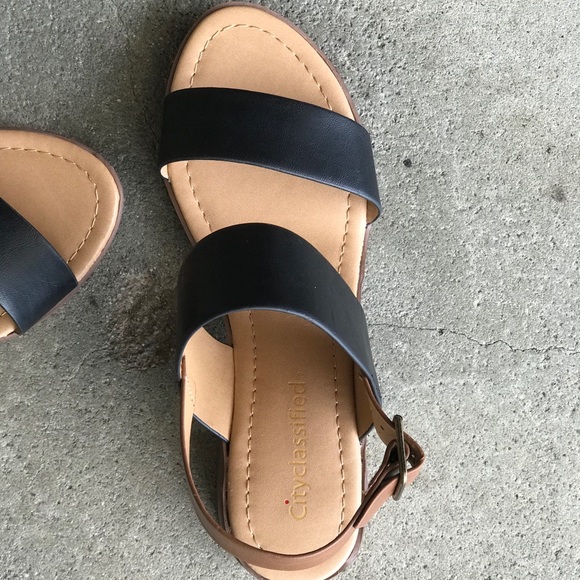 1 LEFT Tum 2-tone Black Tan Low Block Heel Sandal - Picture 7 of 8